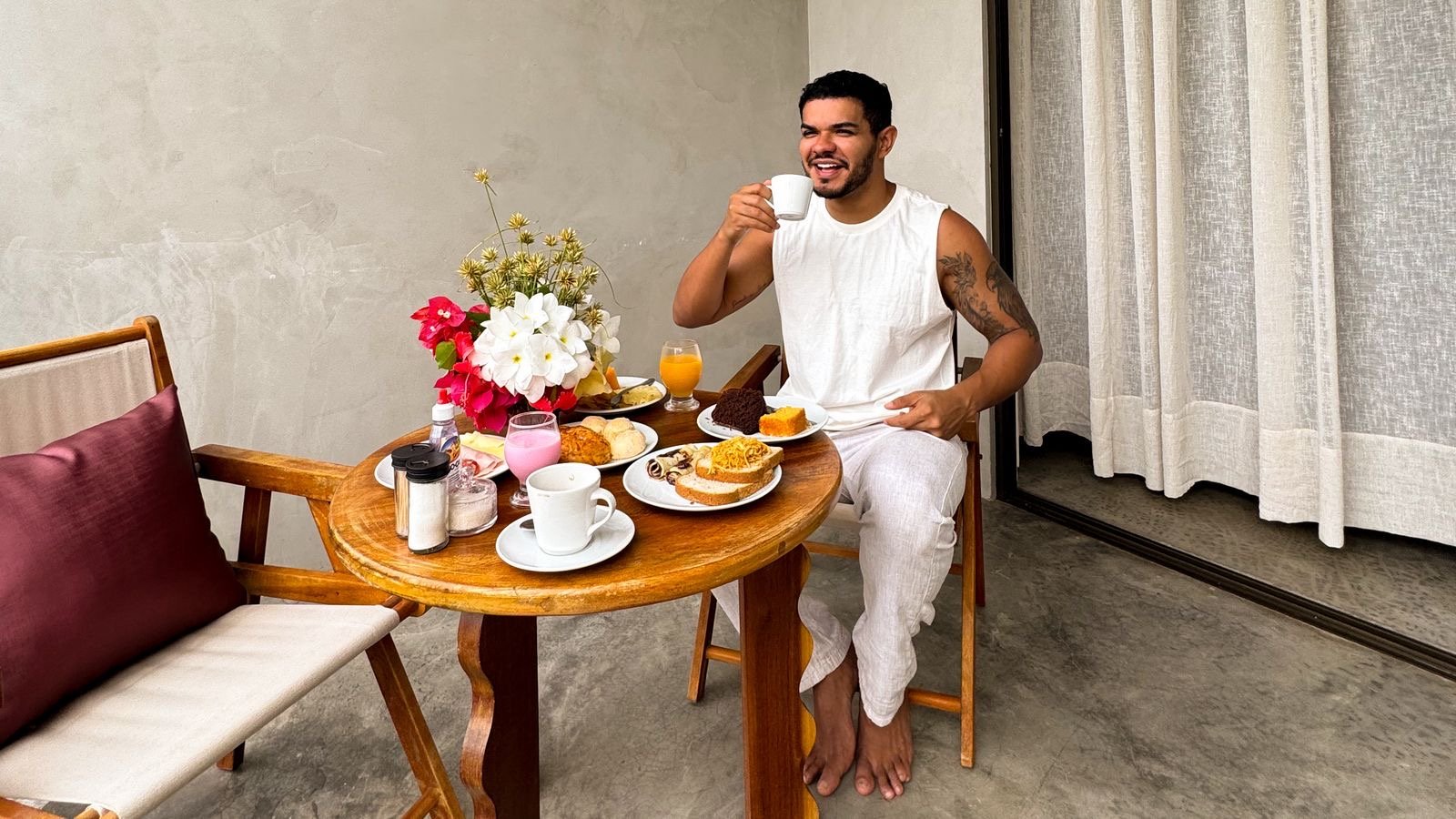 As belezas do litoral cearense ganharam um novo brilho nos últimos dias com a presença do influenciador Phellype Renan
