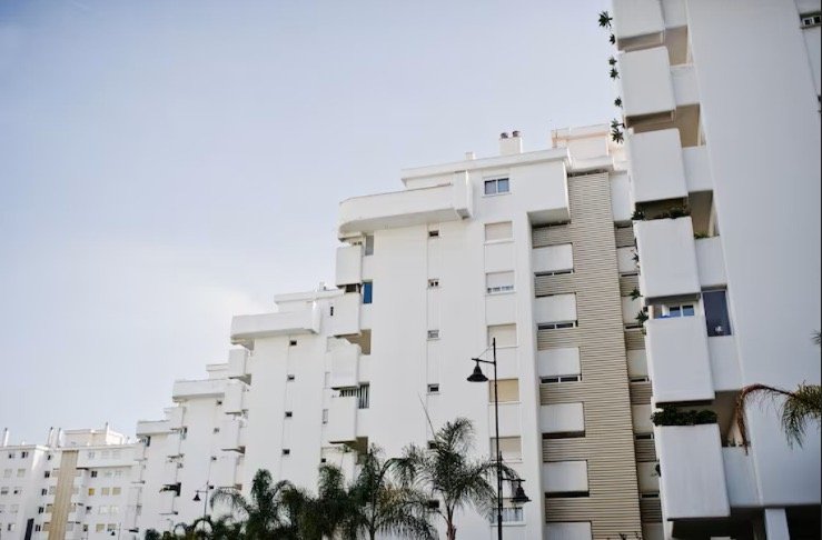 Alta da inadimplência pressiona caixa dos condomínios e acelera busca por soluções financeiras