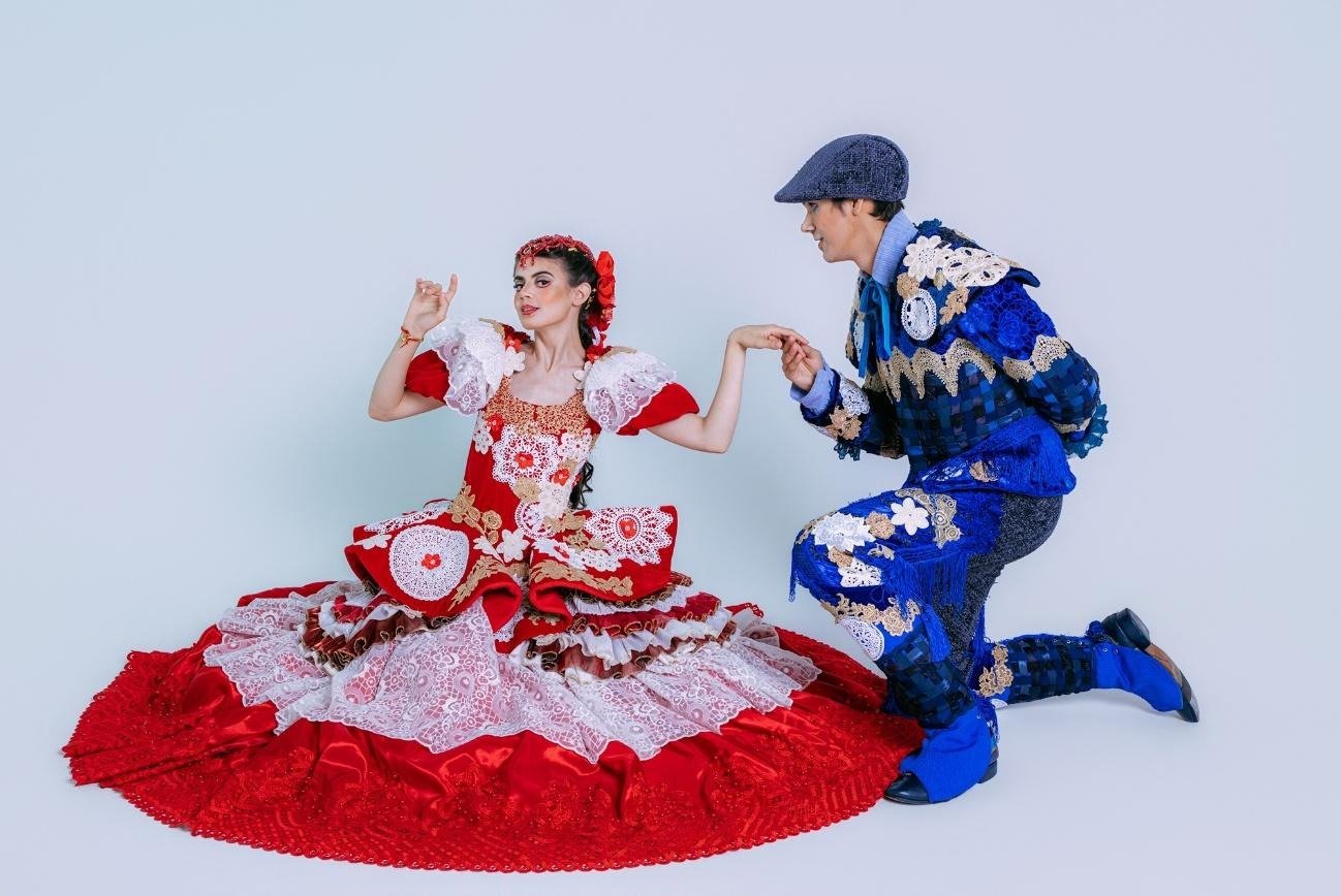 Rivalidades de Romeu e Julieta e dos bois Caprichoso e Garantido inspiram novo espetáculo da Buia Teatro Company, que chega a Fortaleza em abril