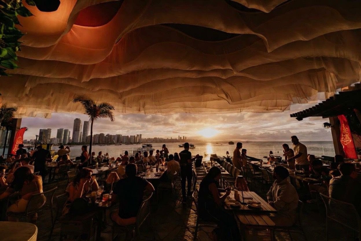 Esttaleiro e Aperol transformam o pôr do sol de Fortaleza em nova experiência turística à beira-mar