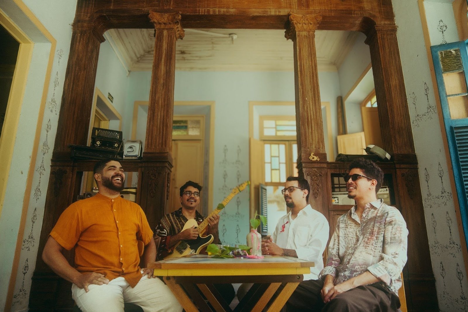 Banda cearense Caixeiros Viajantes prepara novo álbum em comemoração aos 10 anos de trajetória