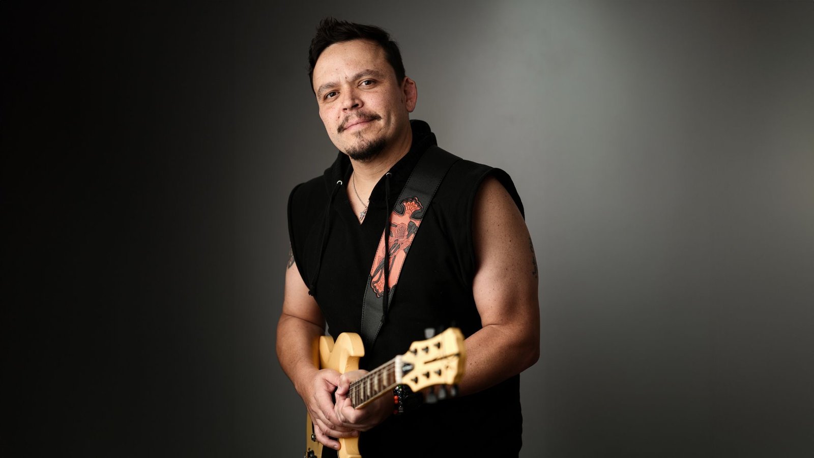 Você precisa ouvir isso: Dadai lança “O Amor Abre o Mar” e toca quem está à beira de desistir