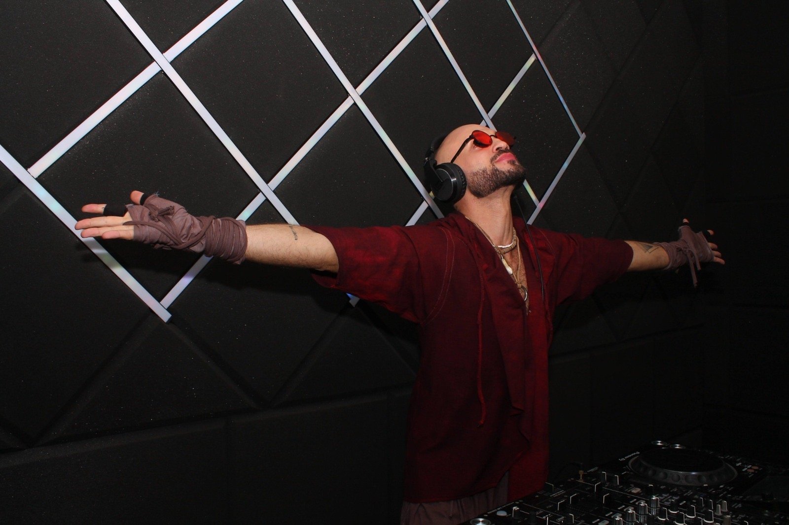 Brasileiro DJ Yangui comanda as pick-ups do point mexicano La Tuna BCS