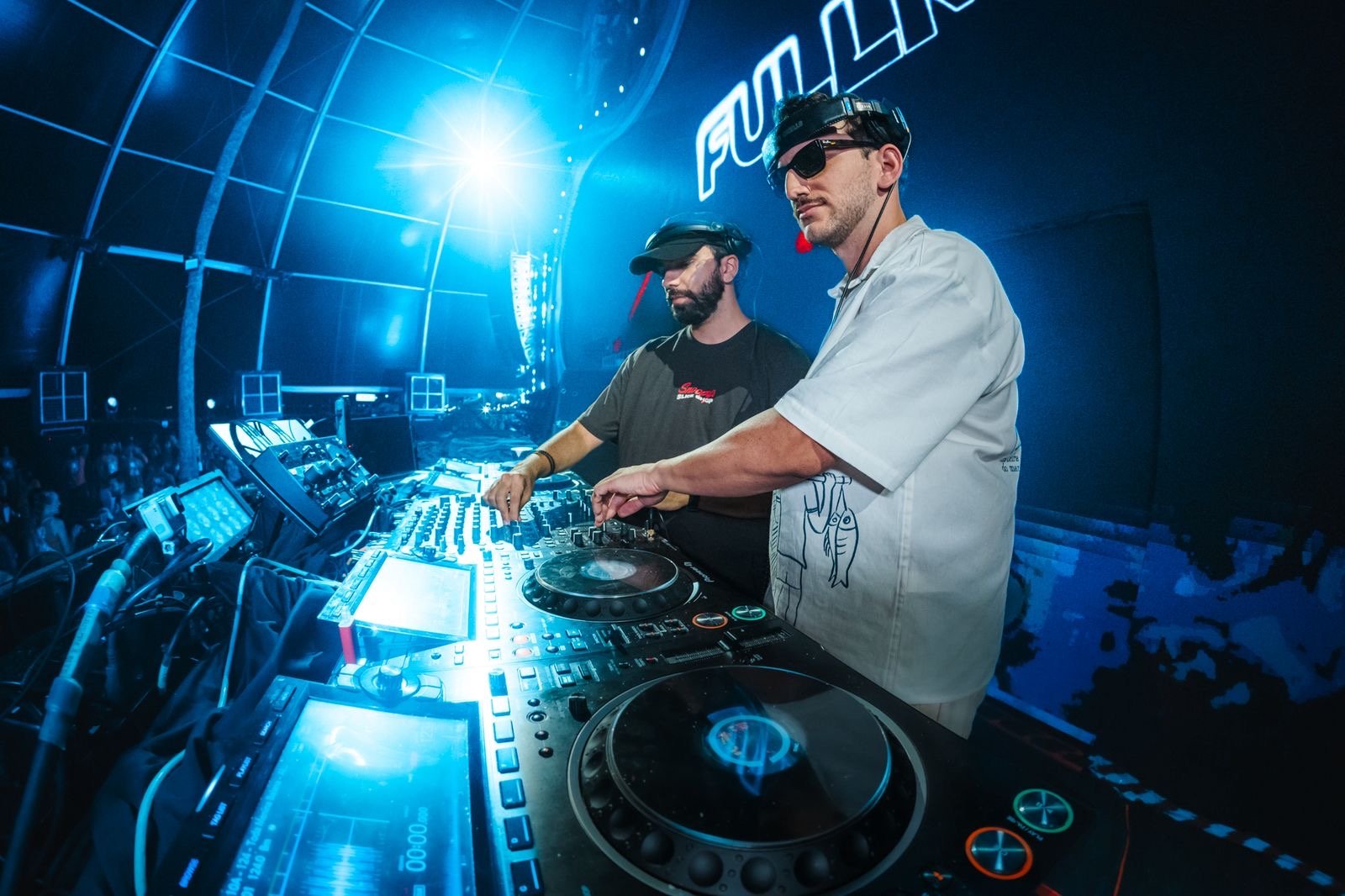 Com show lotado no Camarote Salvador e lançamento de nova música, DJs baianos mostram que Salvador também pode ser terra da música eletrônica