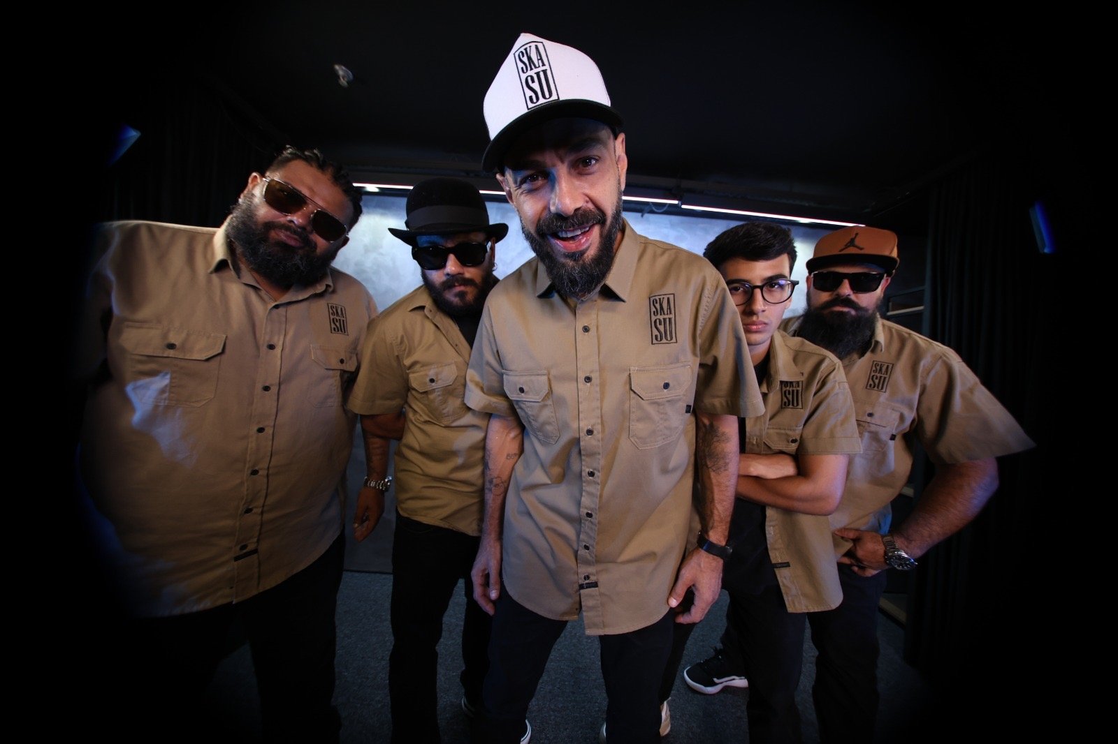 Banda santista SKASU apresenta o álbum “A Maré Virou” com repertório inspirado em sua própria trajetória musical