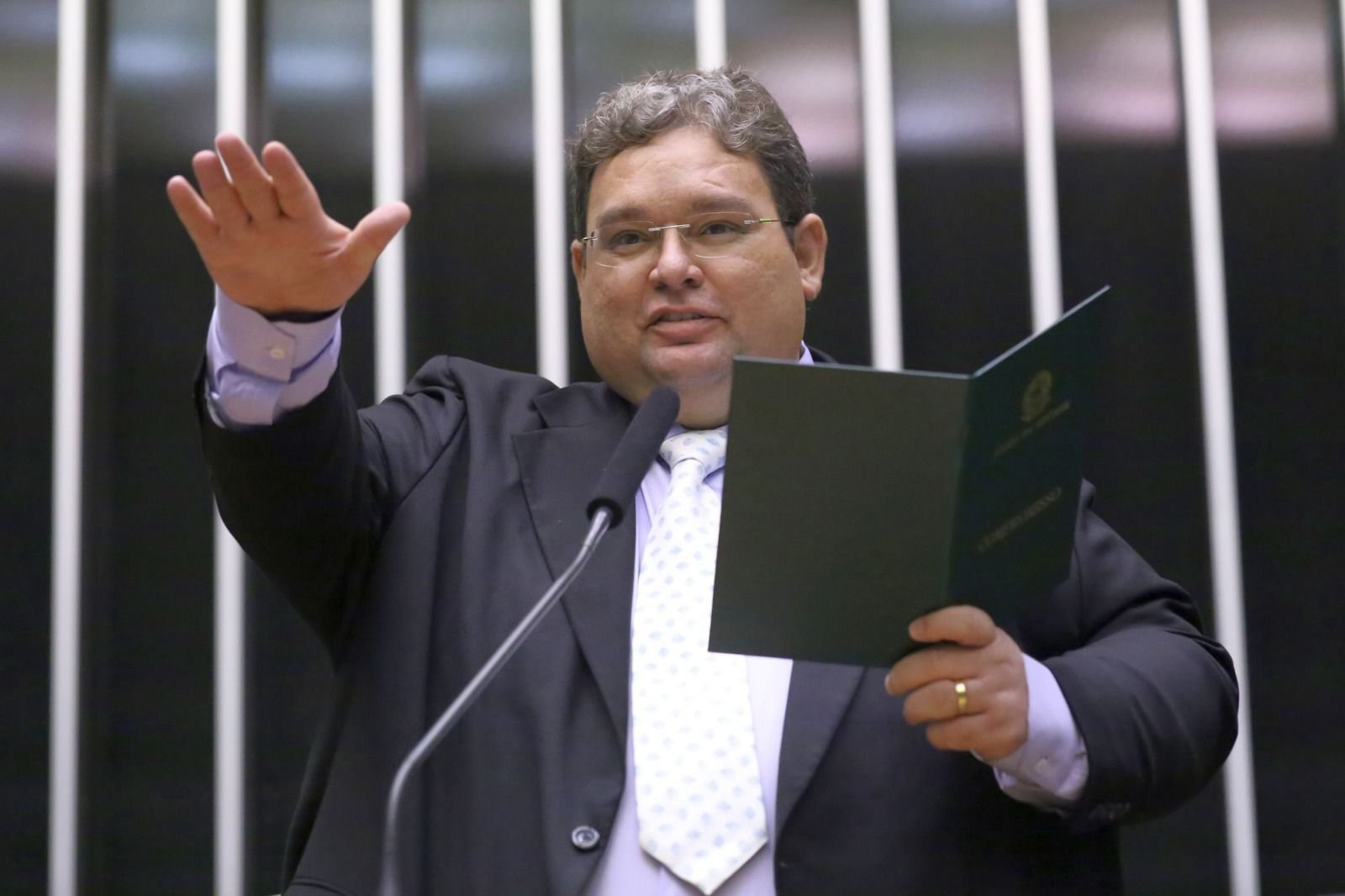 Deputado Vanderlan Alves propõe piso salarial nacional de R$ 2.850 para frentistas