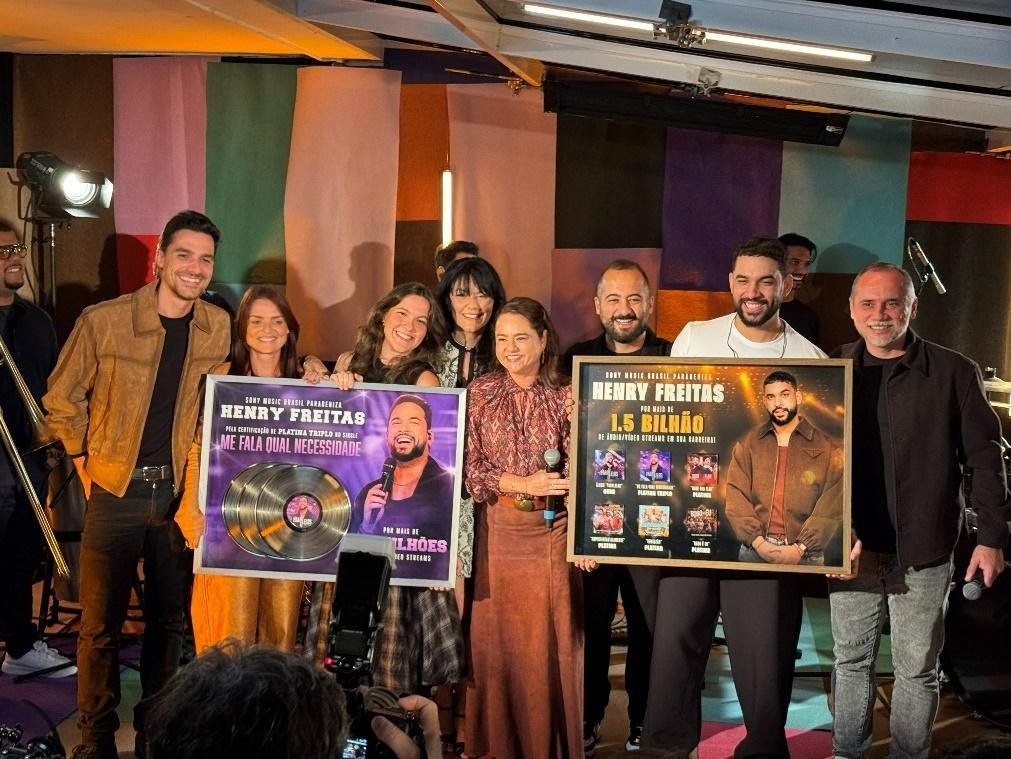 Henry Freitas celebra nova fase da carreira durante gravação do “#Quintou” e recebe certificações por marcos históricos