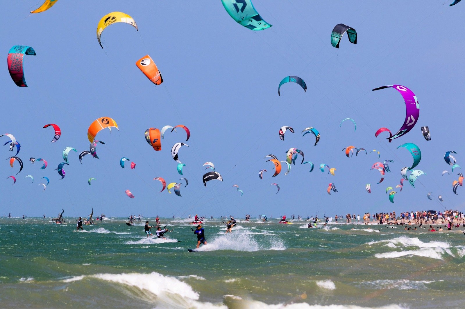 Do vento aos negócios: como o kitesurf se tornou um ativo econômico para o Ceará
