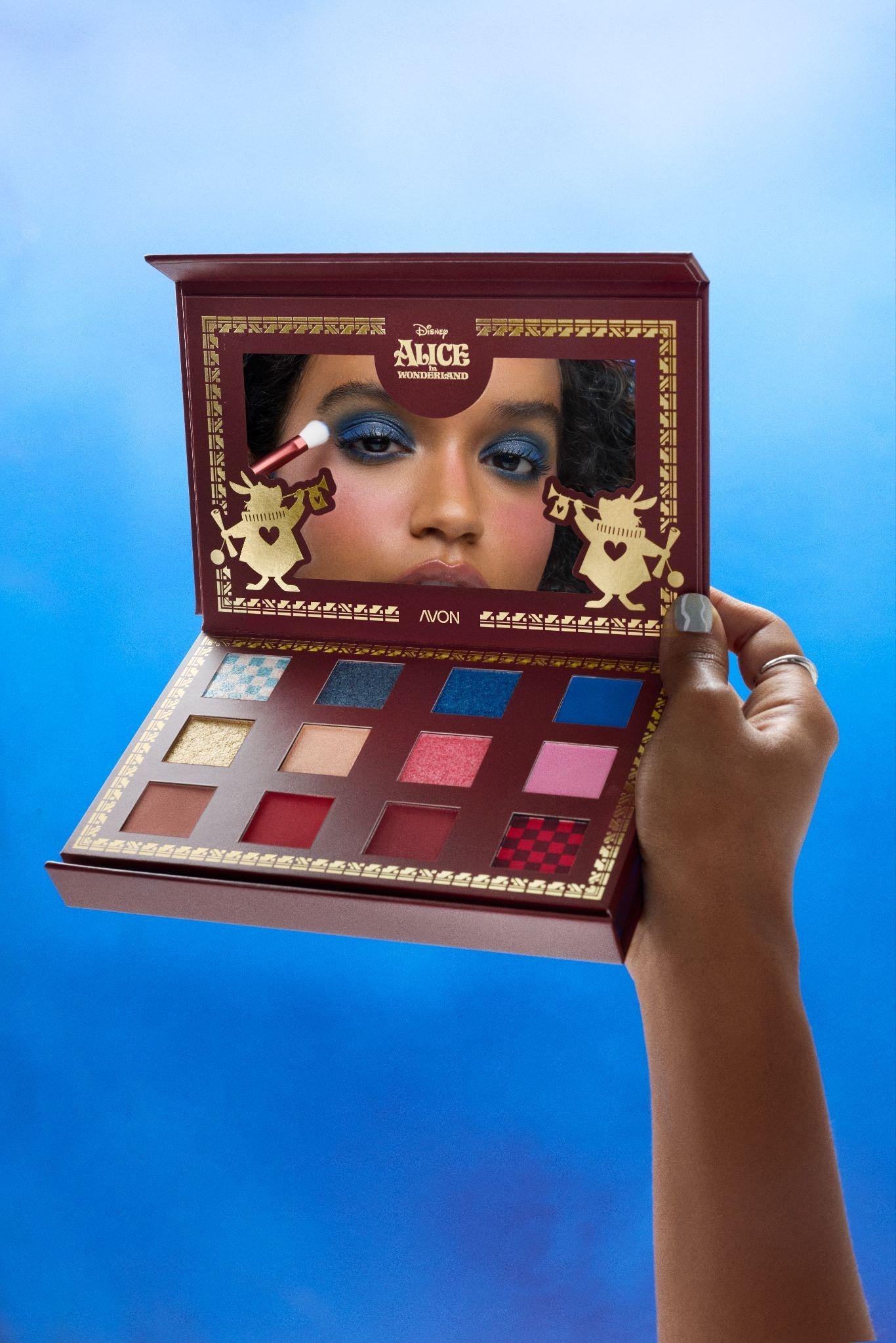 Avon lança coleção inspirada em Alice no País das Maravilhas, da Disney