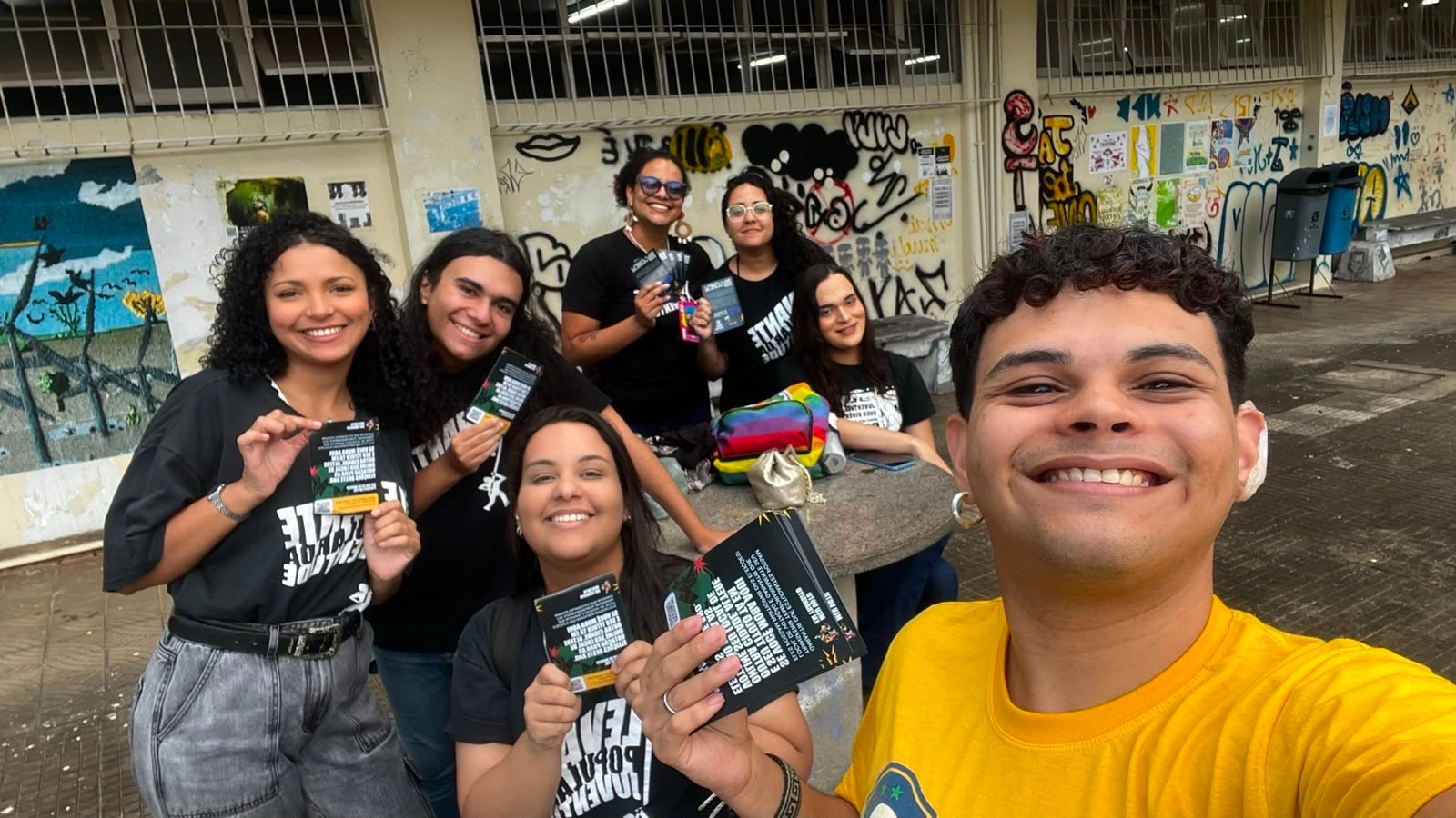 Estar longe de casa não é motivo para ficar sem votar. Confira o passo a passo de como pedir o voto em trânsito antes do prazo se encerrar
