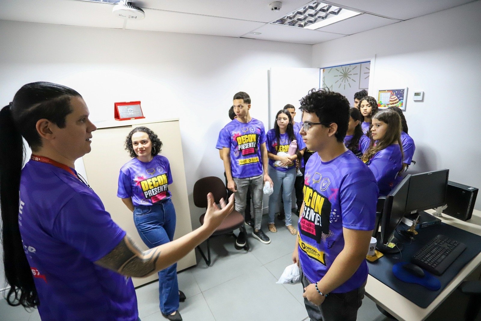 Estudantes visitam sede do Decon em Fortaleza e recebem orientações sobre direitos do consumidor